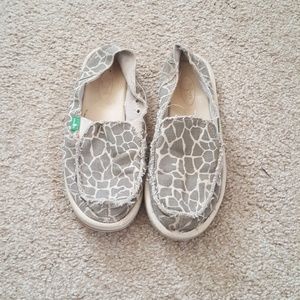 Gently used giraffe sanuks